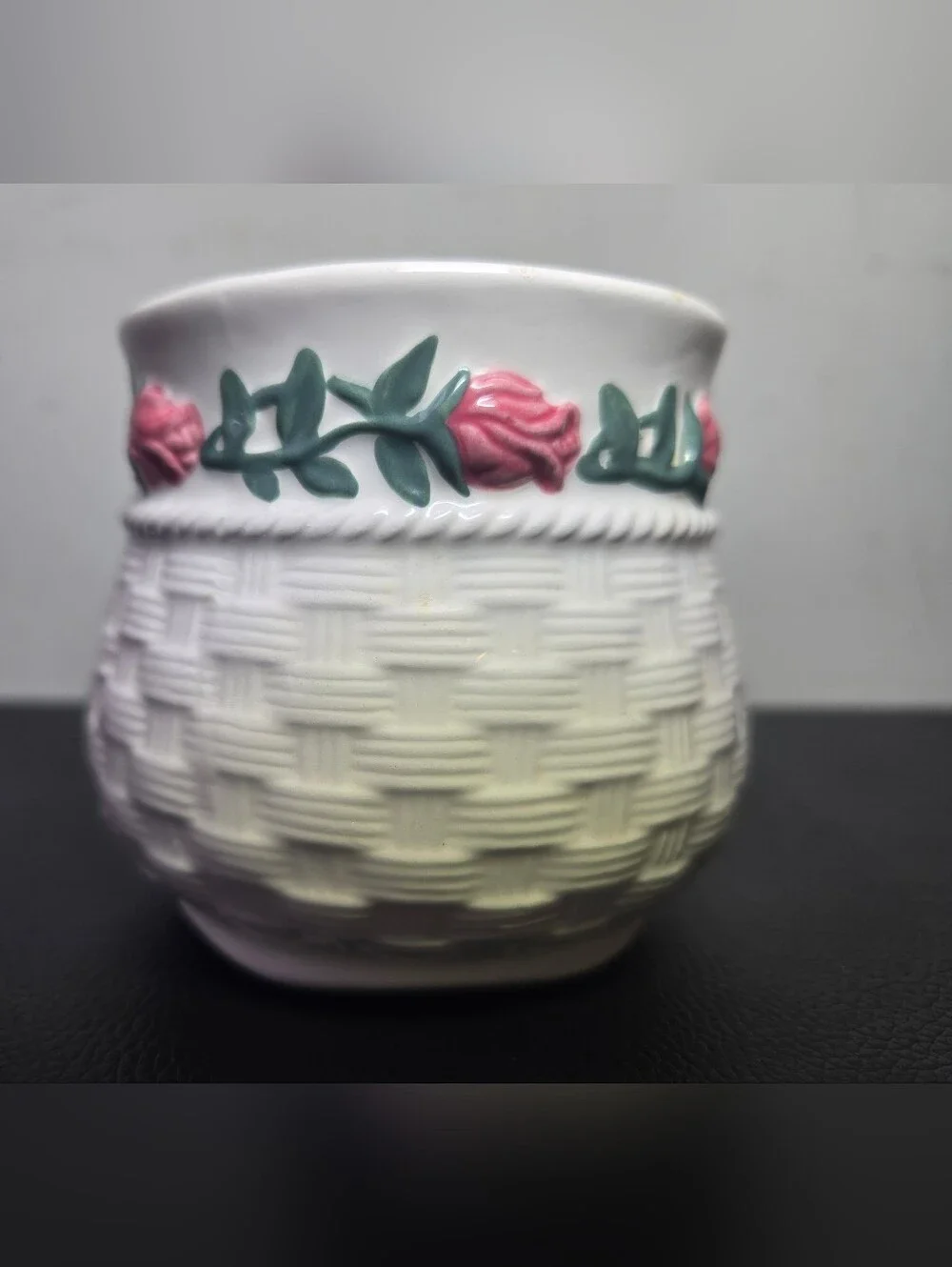 Toothbrush Make Up Brush Holder Vintage Ceramic Flower Weave Basket Granny Core
